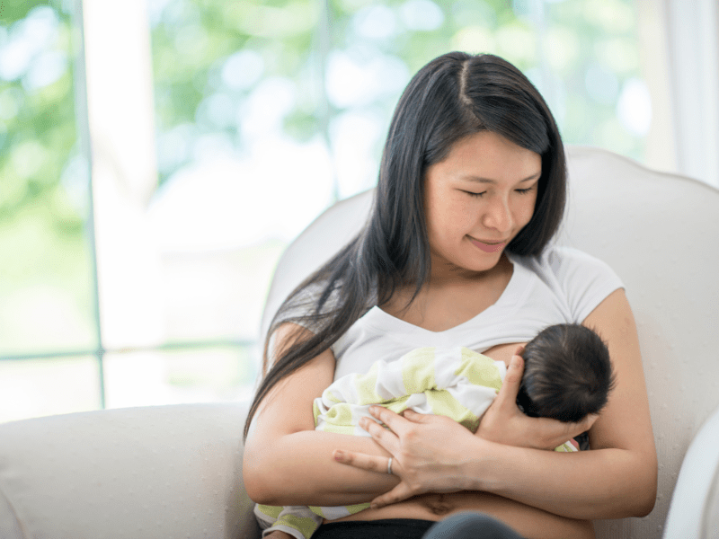 Canxi giúp tăng cường hệ miễn dịch cho mẹ sau sinh
