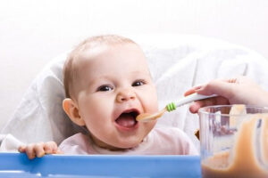 Chế độ dinh dưỡng cho trẻ từ 0-6 tháng tuổi mẹ cần biết