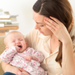 Bé Sốt Mọc Răng Mẹ Nên Làm Gì? 7 Cách Giúp Bé Dễ Chịu Ngay Tại Nhà
